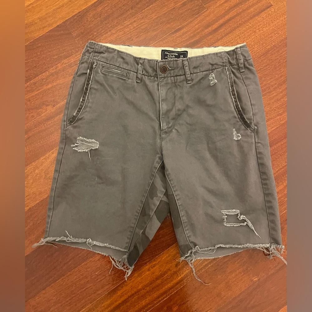 NWOT A&F Abercrombie & Fitch Men Dark Gray distressed stressed Camo Shorts S 28